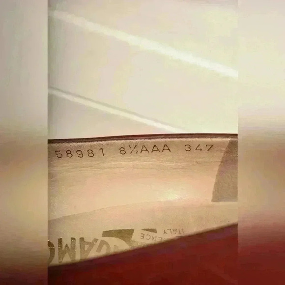 RARE 70s SALVATORE FERRAGAMO Red Smooth Leather Gold Bow Low Heels 8.5AAA Italy - Picture 7 of 10